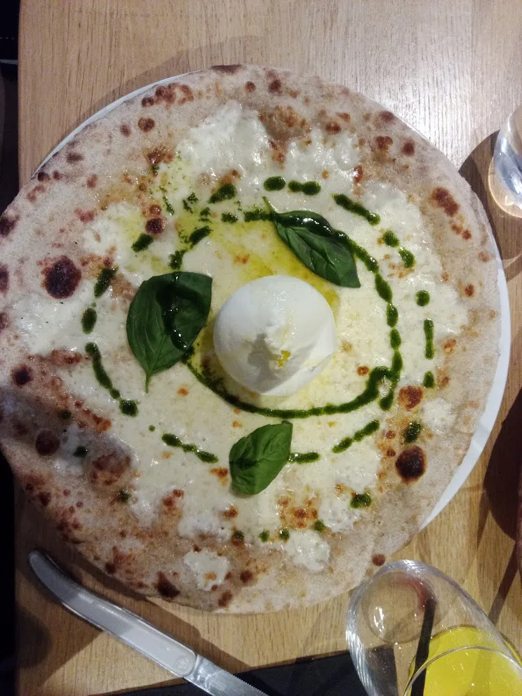 Pizza Burrata À la Truffe