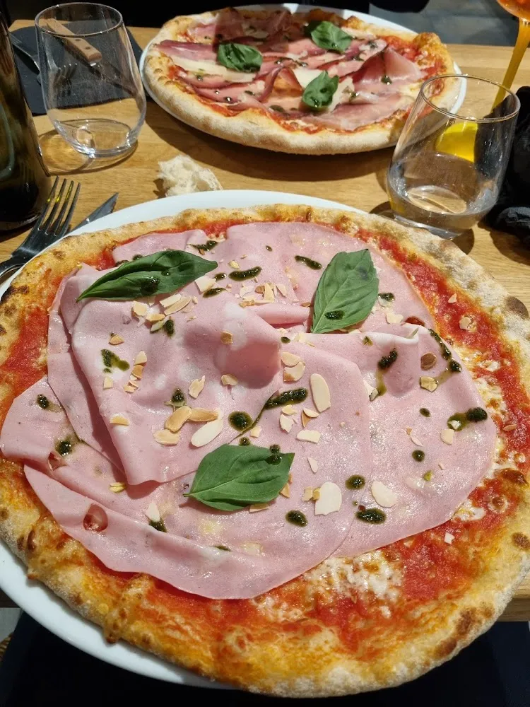 Pizza Mortadella